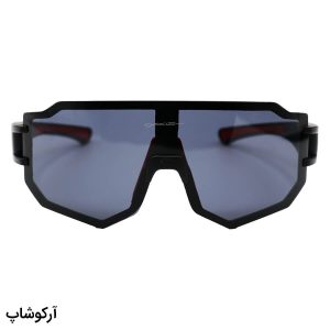 عکس از عینک آفتابی برند OAKLEY با فریم و دسته مشکی رنگ و لنز دودی تیره مدل BL5817
