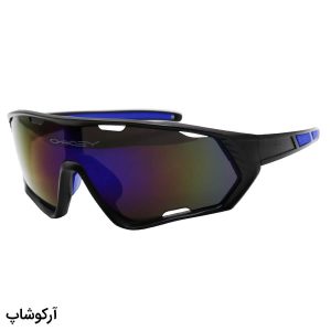 عکس از عینک ورزشی برند OAKLEY با فریم رنگ مشکی مات، لنز جیوه‌ای و چند رنگ مدل 9330