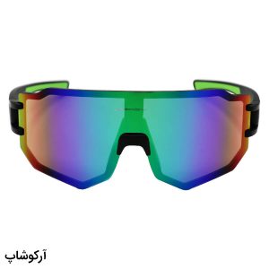 عکس از عینک آفتابی برند اوکلی با فریم و دسته مشکی و سبز رنگ و لنز آینه‌ای چند رنگ مدل BL5817
