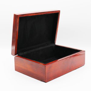 عکس از قاب عینک مستطیلی شکل، از جنس چوبی و رنگ قهوه ای تیره مدل 992777