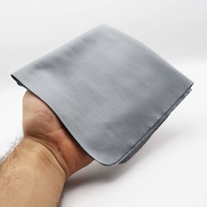 عکس از دستمال عینک طوسی، سایز بزرگ و از جنس پارچه‌ای نرم (30 در 30cm) مدل 992799