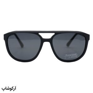 عکس از عینک آفتابی اوگا مورل با فریم خلبانی، رنگ سرمه‌ای مات، دسته فنری، لنز دودی تیره و پلاریزه مدل P7904