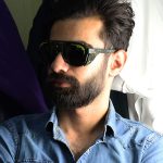 عینک ورزشی با فریم خلبانی، لنز پلاریزه و دسته قابل تنظیم مدل 44082 بر روی صورت محمدحسین ابراهیم زاده