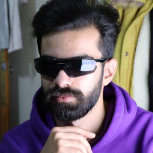 عینک ورزشی OAKLEY طرح لنز بالارونده مدل BL5809 بر روی صورت محمدحسین ابراهیم زاده