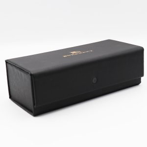 عکس از کیف عینک باربری BURBERRY مشکی رنگ، درب آهنربایی و مستطیلی شکل مدل 992805