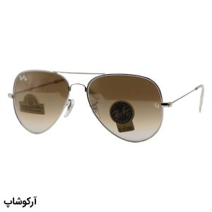 عکس از عینک آفتابی Ray-Ban با فریم خلبانی، رنگ نقره‌ای، لنز سنگ و قهوه‌ای سایه روشن مدل RB3026