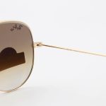 عکس از عینک آفتابی Ray-Ban با فریم خلبانی، رنگ طلایی، لنز سنگ و قهوهای سایه روشن مدل RB3026