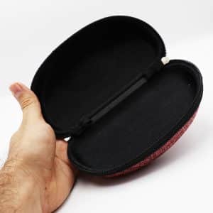 عکس از کیف عینک پاریس با رنگ قرمز، از جنس مخلمی و زیپ دار مدل 992804