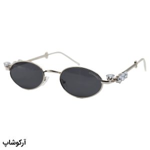 عکس از عینک آفتابی زنانه شنل با فریم بیضی، نقره‌ای رنگ، نگین دار و عدسی دودی تیره مدل 30678