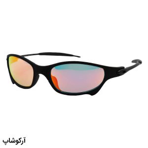 عکس از عینک آفتابی OAKLEY با فریم رنگ مشکی مات، بیس دار، شکی بیضی و لنز آینه‌ای و قرمز مدل W2236