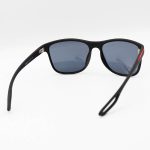 عکس از عینک آفتابی PRADA با فریم رنگ مشکی مات، مربعی شکل و عدسی آینهای و رنگ طلایی مدل 8084