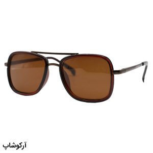 عکس از عینک آفتابی کررا با فریم شکل مربعی، رنگ قهوه‌ای و مسی و لنز قهوه‌ای تیره و پلاریزه مدل C426