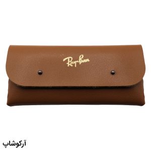 عکس از کیف عینک برند ریبن Ray-Ban شکل مستطیلی، از جنس چرم و رنگ قهوه ای روشن مدل 992811