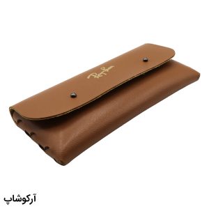 عکس از کیف عینک برند ریبن Ray-Ban شکل مستطیلی، از جنس چرم و رنگ قهوه ای روشن مدل 992811