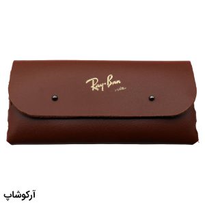 عکس از کیف عینک برند ریبن Ray-Ban شکل مستطیلی، از جنس چرم و رنگ قهوه ای تیره مدل 992812