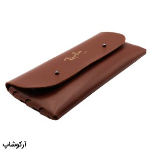 عکس از کیف عینک برند ریبن Ray-Ban شکل مستطیلی، از جنس چرم و رنگ قهوه ای تیره مدل 992812