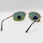 عکس از عینک آفتابی Ray-Ban با فریم طلایی مات، شکل خلبانی و لنز سبز تیره و از جنس شیشه مدل RB3317