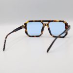 عکس از عینک دید در شب PRADA با فریم مربعی شکل، رنگ هاوانا براق و لنز آبی رنگ مدل ZN3903