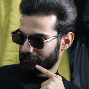 عکس از عینک آفتابی پرادا، با فریم مخفی، مستطیلی شکل مدل WH4054 بر روی صورت محمدحسین ابراهیم زاده