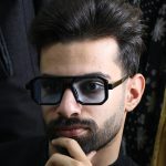 عکس از عینک پرادا با فریم مربعی شکل مدل ZN3903 بر روی صورت محمدحسین ابراهیم زاده