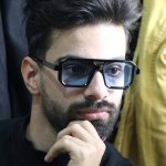 عکس از عینک پرادا با فریم مربعی شکل مدل ZN3903 بر روی صورت محمدحسین ابراهیم زاده