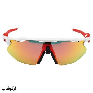 عکس از عینک ورزشی OAKLEY با فریم سفید رنگ، 5 کاور لنز قابل تعویض و تجهیزات کامل مدل OO9442-0938
