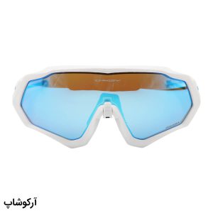 عکس از عینک ورزشی OAKLEY با فریم سفید رنگ، 3 کاور لنز قابل تعویض و تجهیزات کامل مدل OO9403-05