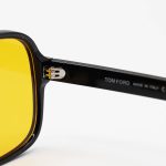 عکس از عینک دید در شب TOM FORD با فریم مشکی رنگ، شکل خلبانی و لنز زرد رنگ مدل E5159