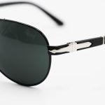 عکس از عینک آفتابی PERSOL با فریم خلبانی، رنگ مشکی، بیس دار و لنز دودی تیره و از جنس شیشه مدل 2405S