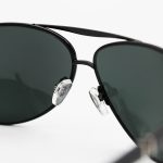 عکس از عینک آفتابی PERSOL با فریم خلبانی، رنگ مشکی، بیس دار و لنز دودی تیره و از جنس شیشه مدل 2405S