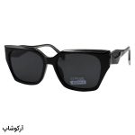 عکس از عینک آفتابی Prada با فریم رنگ مشکی، شکل گربهای، دسته سیمدار و لنز دودی تیره و پلاریزه مدل 66512