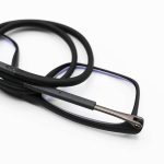 عکس از عینک مطالعه مگنتی نزدیکبین (بلوکات) فریم مشکی، شکل مستطیلی و بند مشکی مدل 53343