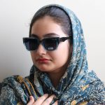 عینک آفتابی پرادا با فریم شکل گربهای، دسته سیمدار و لنز پلاریزه مدل 66512 بر روی صورت فاطمه ابراهیم زاده