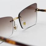 عکس از عینک آفتابی زنانه Moscot فریملس، لنز قهوه‌ای سایه روشن، طرح گربه‌ای و دسته قهوه‌ای مدل M6244