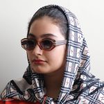 عینک آفتابی زنانه پلاریزه با فریم شکل بیضی Celine مدل P88125 بر روی صورت فاطمه ابراهیم زاده