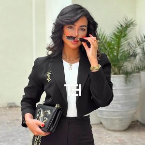 عکس از عینک زنانه فانتزی با فریم فلزی، طلایی رنگ برند GUCCI مدل 2495 بر روی صورت