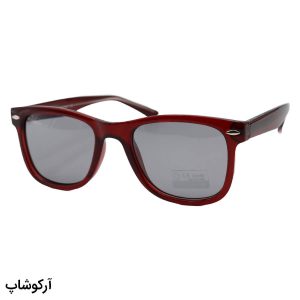 عکس از عینک آفتابی Ray-Ban با فریم قرمز براق، شکل ویفرر، دسته سیم‌دار و لنز پلاریزه و دودی مدل 66805