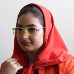 عینک Police با فریم مربعی شکل مدل 33398 بر روی صورت فاطمه ابراهیم زاده