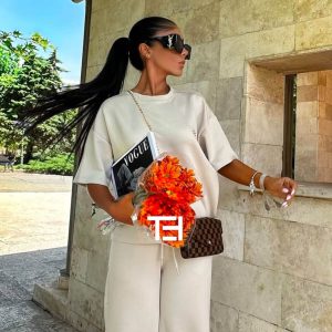 عکس از عینک آفتابی YSL با فریم اور سایز و دسته پهن مدل 23015 بر روی صورت