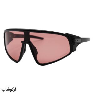 عکس از عینک ورزشی OAKLEY با فریم رنگ مشکی مات، بیس دار و لنز قهوه‌ای مایل به قرمز مدل OO9404-0335 126