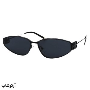 عکس از عینک آفتابی زنانه Balenciaga با فریم بیضی شکل، رنگ مشکی و لنز دودی تیره مدل 2563