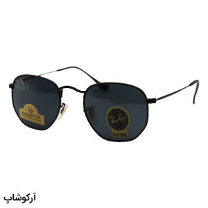عکس از عینک آفتابی Ray-Ban با فریم رنگ مشکی، شکل چندضلعی و لنز دودی تیره و جنس سنگ مدل RB3548