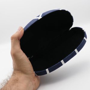 عکس از قاب عینک طرح هارد کیس، از جنس مخملی، بیضی شکل و رنگ سفید و سرمه ای مدل 992871