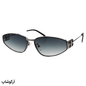 عکس از عینک آفتابی زنانه Balenciaga با فریم بیضی شکل، رنگ نوک مدادی و لنز سبز سایه روشن مدل 2563
