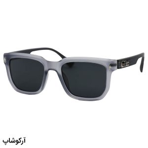 عکس از عینک آفتابی Gucci با فریم طوسی رنگ، شکل مربعی، لنز دودی تیره و پلاریزه و دسته فنردار مدل 7126
