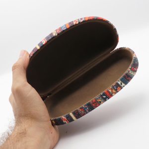 عکس از قاب عینک طرح هارد کیس، از جنس مخملی، بیضی شکل، چند رنگ و درب لولا فنری مدل 992873