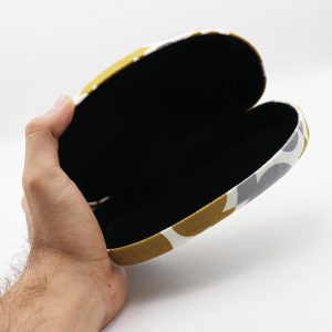 عکس از قاب عینک طرح هارد کیس، از جنس مخملی، بیضی شکل، چند رنگ و درب لولا فنری مدل 992874