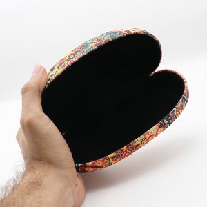 عکس از قاب عینک طرح هارد کیس، از جنس مخملی، بیضی شکل، چند رنگ و درب لولا فنری مدل 992877