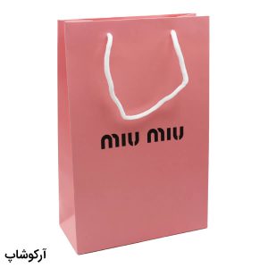 عکس از بگ، پاکت و ساک دستی هدیه عینک میو میو (MIU MIU) با طراحی رنگ صورتی مدل 992907