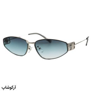 عکس از عینک آفتابی زنانه بالنسیاگا با فریم بیضی شکل، رنگ نقره‌ای و لنز سبز سایه روشن مدل 2563